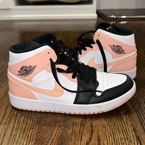 Air Jordan 1 mid crimson tint